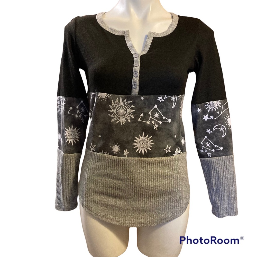 Constellation print color block thermal top